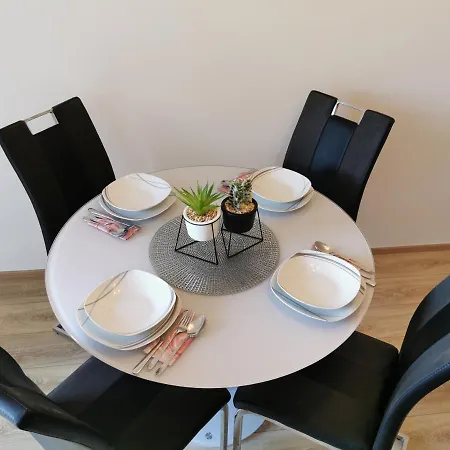 Apartment Leona *