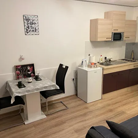 Leona Apartment