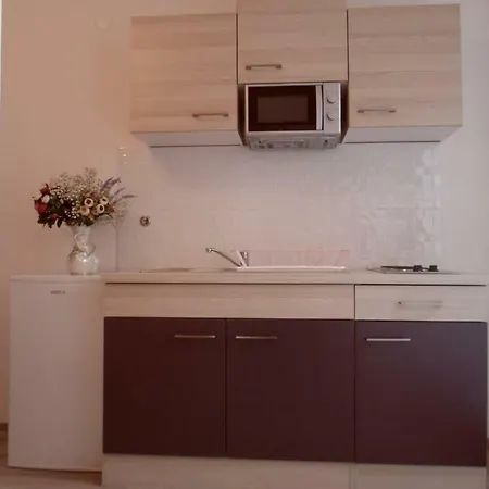 Apartment Leona *
