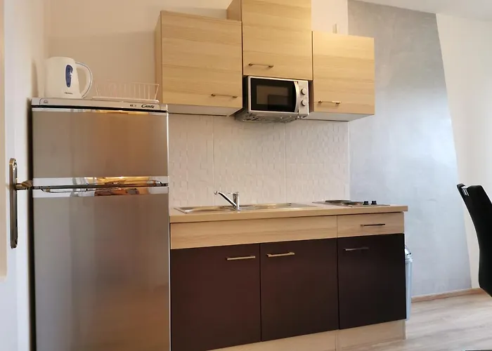 Апартаменти Leona