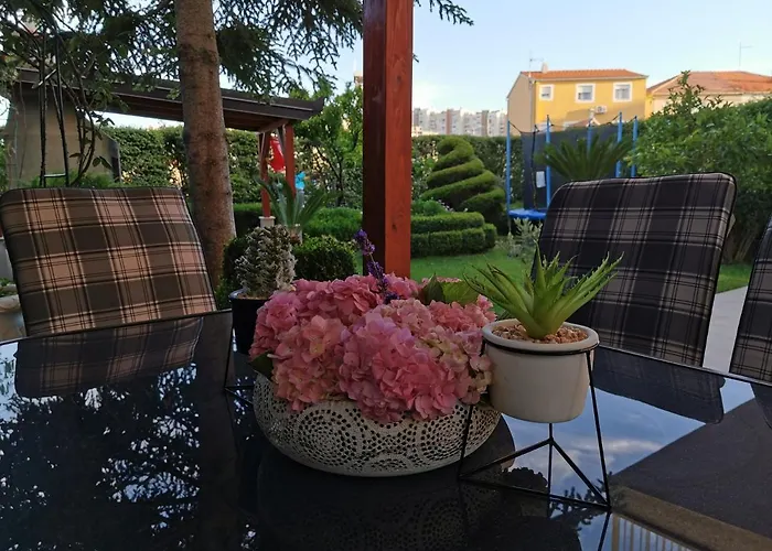 Апартаменти Leona *