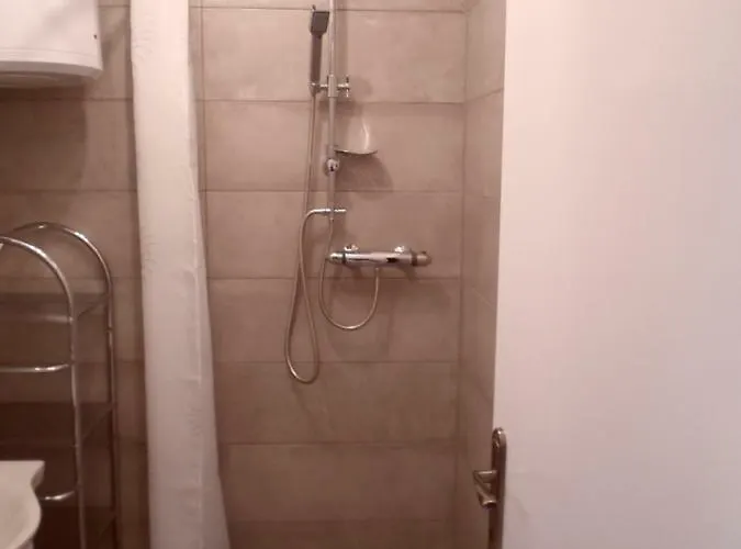 Leona Апартаменти *