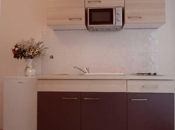 Апартаменти Leona *